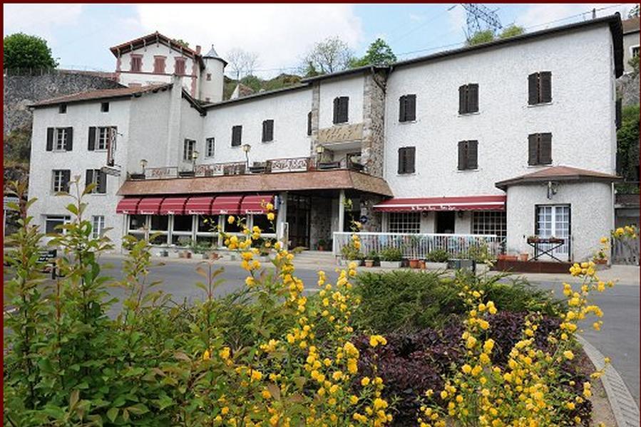 Hotel Restaurant Le Pain De Sucre Monistrol-dʼAllier Exterior foto