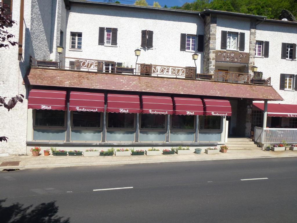 Hotel Restaurant Le Pain De Sucre Monistrol-dʼAllier Exterior foto